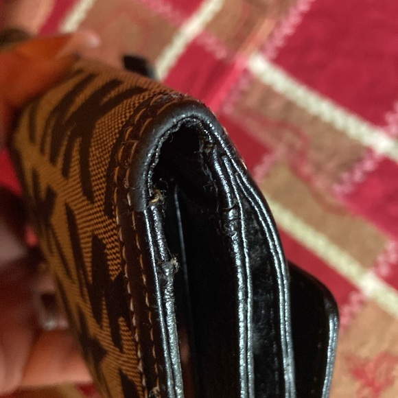Vintage Michael Kors wallet four pocket  buckle snap - Picture 13 of 15